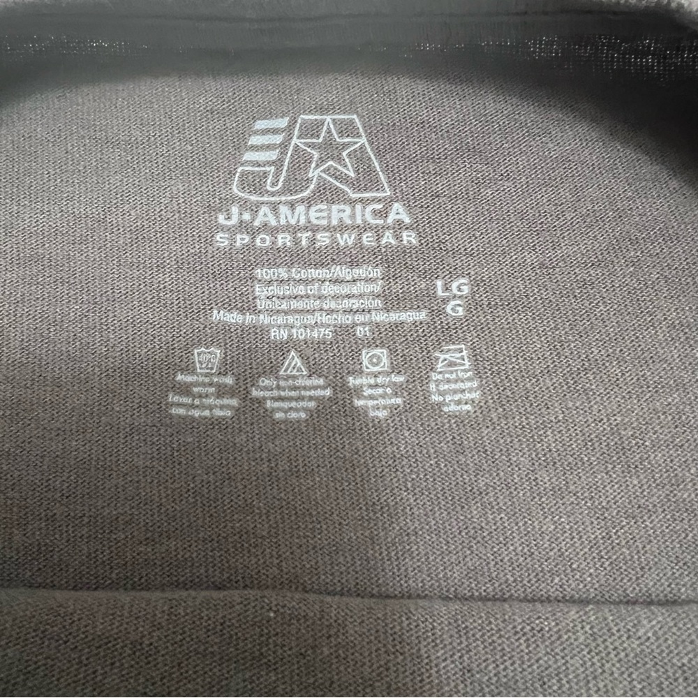 J*AMERICA SPORTSWEAR CREW-NECK BOY FOOTBALL PLAYER GRAPHIC T-SHIRT - Picture 3 of 5